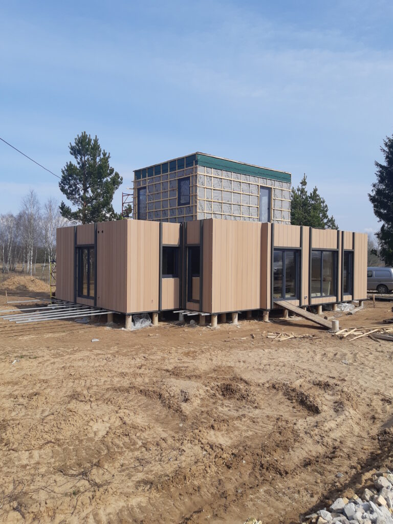 InoHouse 7 modulinis dviaukštis namas